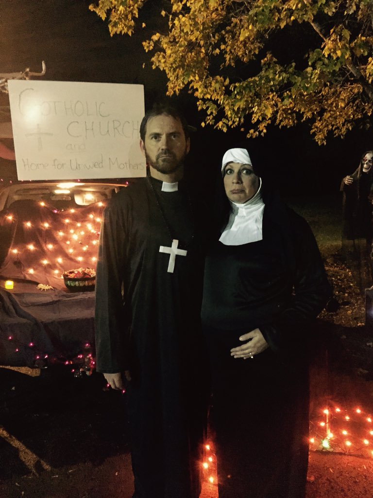 Marney5's tweet photo. Trunk or treat at Celebration of Life , Hendersonville Tn ! Love my church. N Jimmy says BLESS YOU! https://t.co/B3mo40NeYB