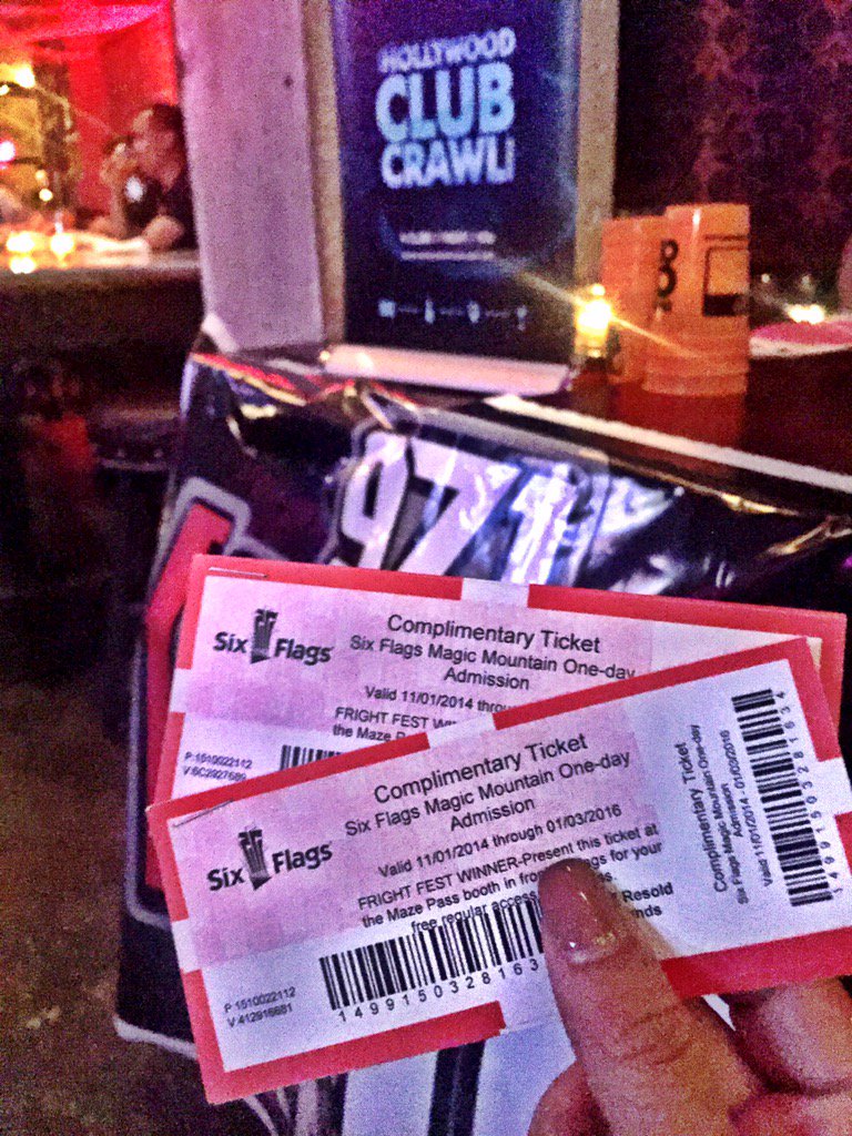 AMPPromoCrew's tweet photo. First 2 ppl. to come to St. Felix bar in Hollywood w/ a costume gets a pair of @SFMagicMountain tickets! #HollyBOO https://t.co/hayrzwslfm