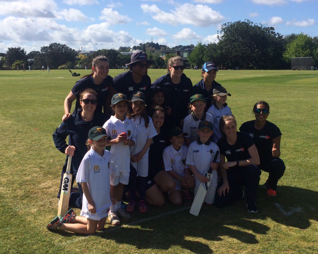 vicjlind's tweet photo. Great morning @ the U10 Slog 6's. Cornwall Wilkinson taking out an epic game against @AucklandHearts  #futurehearts https://t.co/uuouxAdElh