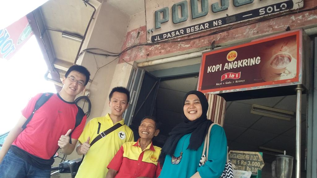 ekanurnafih's tweet photo. Kita mengunjungi toko podjok lohhh @SadeliEdwin @ndreeflinds  @ymp_citybound #citybound #ymp34 #jogjasolo #solojogja https://t.co/A9lGb3rPsW