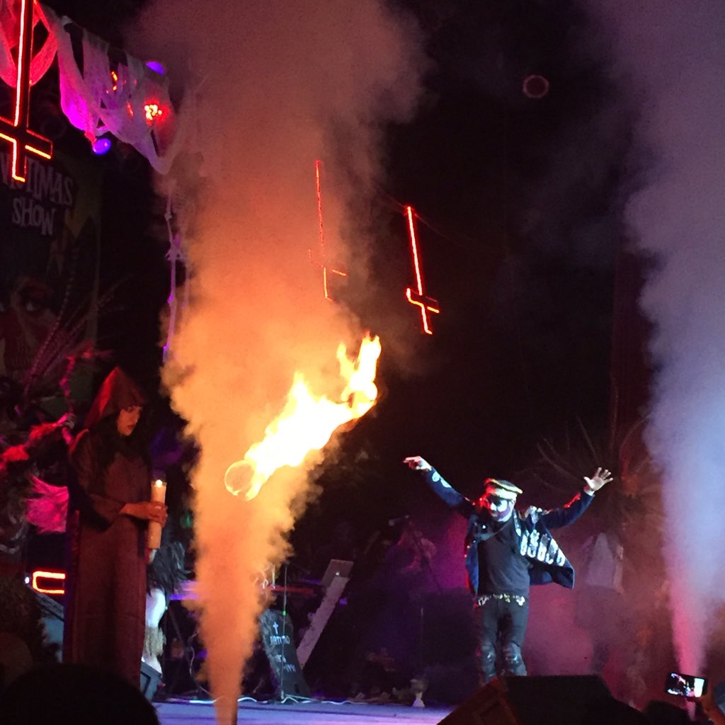 #Concierto de <a href="/VDCdrCEREBRO/">Víctimas Show</a> en el <a href="/TBlanquitaMx/">Teatro Blanquita</a> Feliz XXVI Aniversario!!!