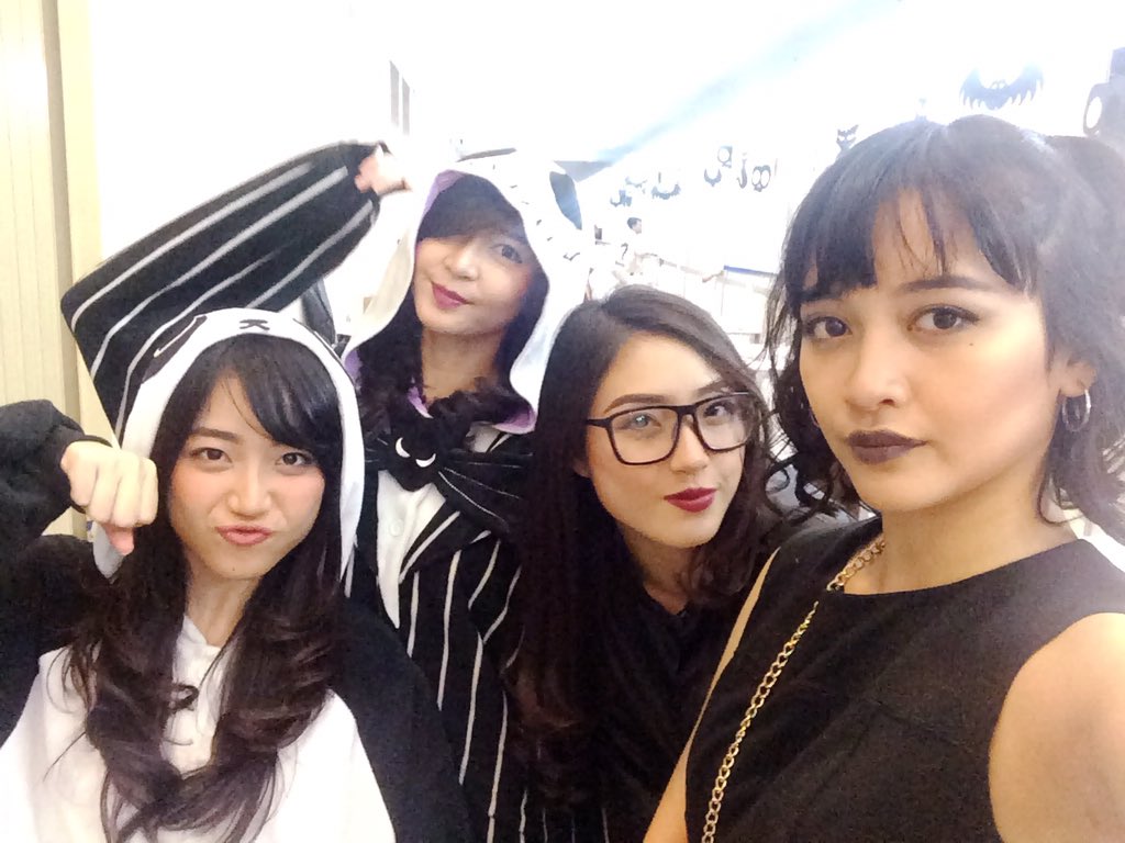 kinalkinal's tweet photo. Seru kali. #JKT48HalloweenHSF keluarga bahagia nih 48 OYOYOY https://t.co/eILDCWzWbW