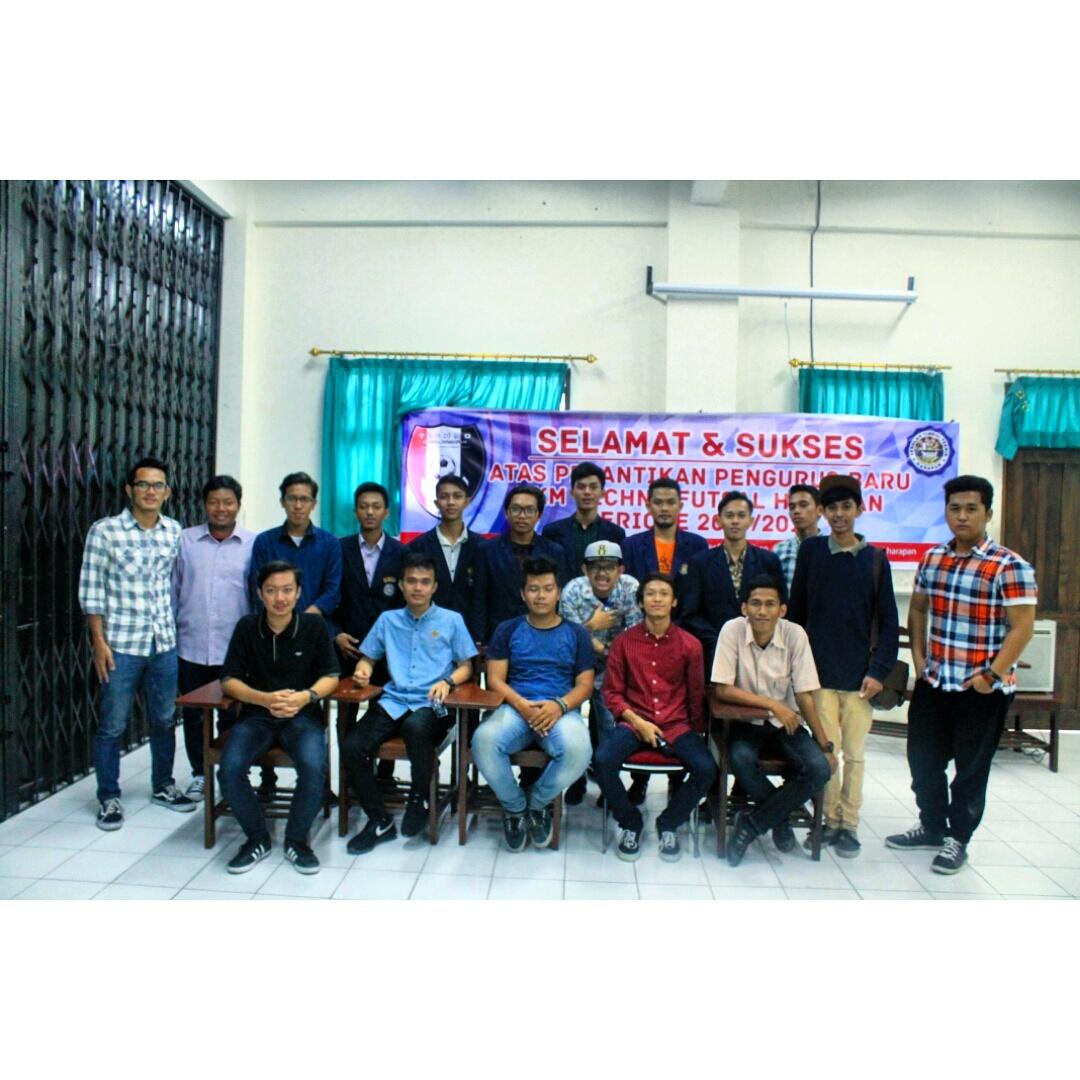 Di lapangan kami Team, diluar kami Keluarga !