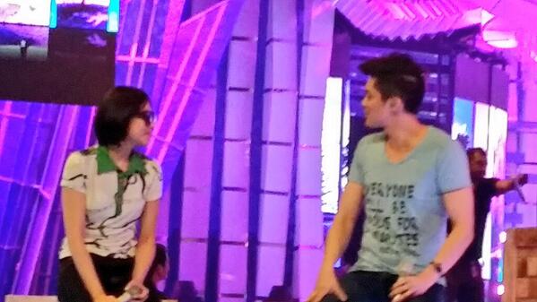 LittleAshBoo's tweet photo. When he looks at her https://t.co/GhpN7ZSnqF