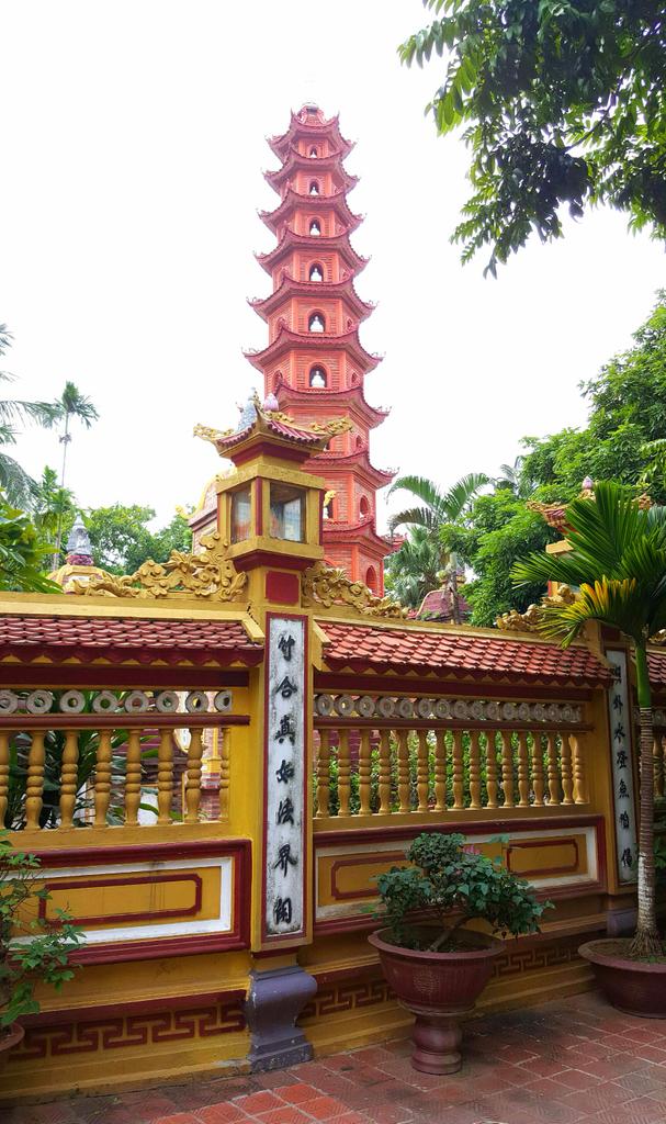 BorntoJetSet's tweet photo. #tranquoc, protect the country pagoda, the oldest Buddhist #temple in #Hanoi #Vietnam #Asia #travel https://t.co/ot3Z0HYPmq