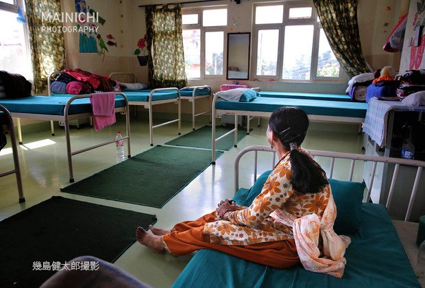 mainichiphoto's tweet photo. https://t.co/yohqipnu8y 世界子ども救援キャンペーン・「少女たちの祈り」の第３回目です。ＨＩＶ（エイズウイルス）に感染した女性の話です。写真と記事で https://t.co/xuQBOxFDWq