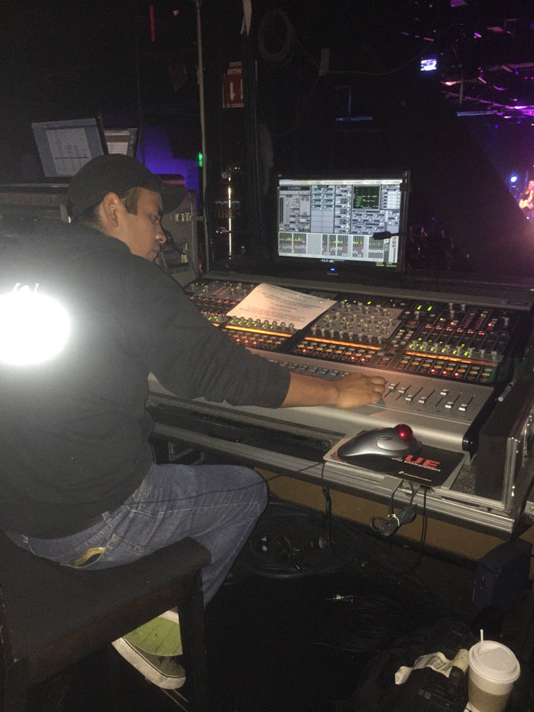 PreesLive's tweet photo. El buen @guzprees en la sala del lunario con @Matisse_Mx https://t.co/hfotr8g3S1