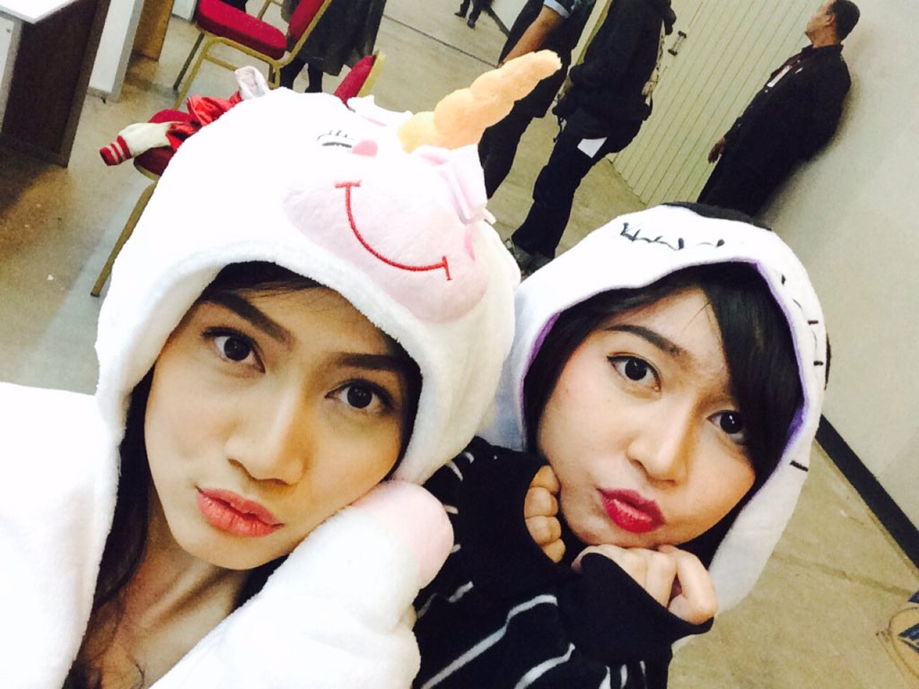 MelodyLaksani's tweet photo. Yuk jalur 2! Jika ingin bertemu harus mencolok, halloween night, midnight boogie night!👻🎃👻 #JKT48HalloweenHSF https://t.co/ZNLo6d0eL1