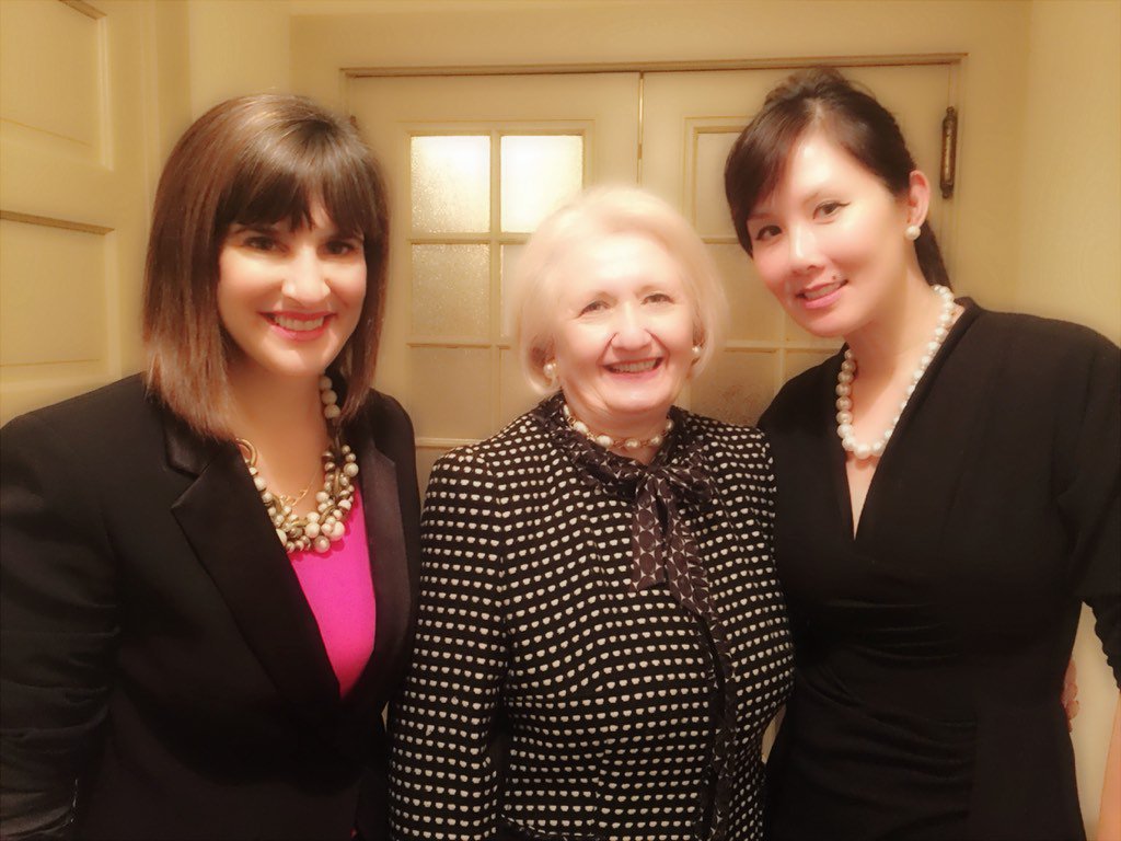 youngscrivner's tweet photo. Amazing Town Hall event w/ @MelanneVerveer @kimazzarelli #FastForward @FortuneMPW -The power of leading with Purpose https://t.co/Wx5hlL1qWh