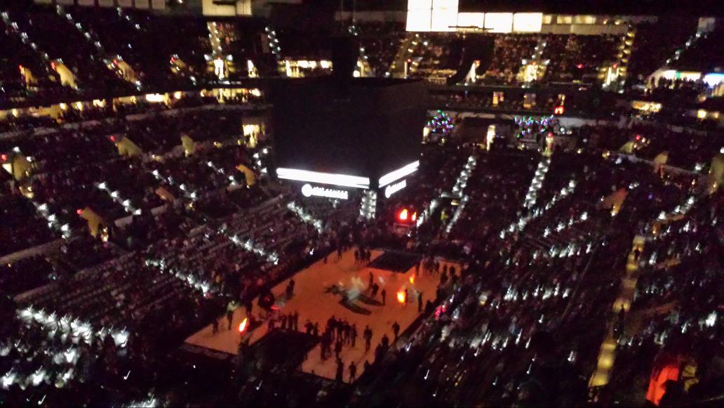 ajw21209's tweet photo. Duncan wins Teammate of the year award and lights out before the tipoff of tonight's #SpursVsNets https://t.co/VmjRJNhPB6