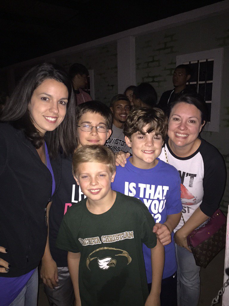 heatherxlee10's tweet photo. I took 3 smack talking boys in to #EvilVision and brought out 3 squealing girls 😱 https://t.co/ZSCXg4x1gc