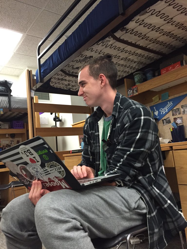 lizzyh19's tweet photo. @kstatemanbuns this man bun just studying on a Friday night https://t.co/FSBNOIDxIO