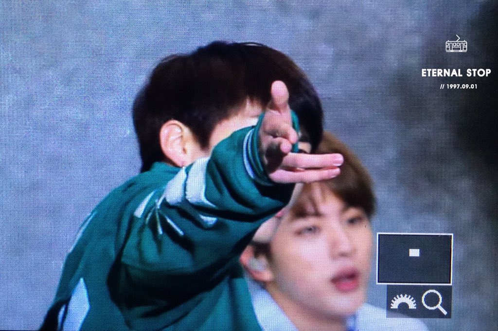 ETERNALSTOP's tweet photo. 151031 정국
#방탄소년단 #정국 #JK 
@BTS_twt 

총 맞은 것처럼... https://t.co/OfMhqKuAqF