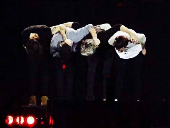 agustdoki's tweet photo. Retweet if you promise to never leave the fandom and will wait for them to come back.#RememberOTRATour https://t.co/jn1luZgOZD