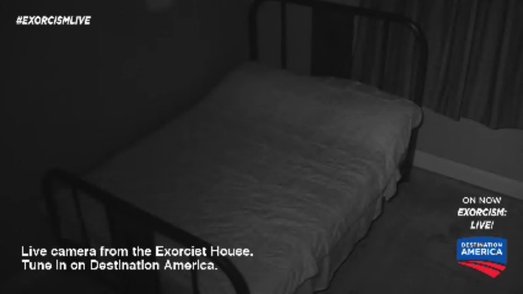 missy_carr's tweet photo. @DestAmerica got a couple #screenshots of last nights #ExorcismLive a #figure standing behind that white door! https://t.co/OzpFZbMe5X