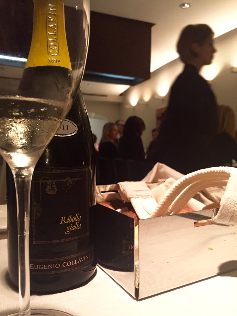 aliz_arma's tweet photo. Fresco fruttato elegante: #ribollagialla @CollaviniVini da #Parizzi @ParizziMarco @appdegustazione @TwitItalianWine https://t.co/9IVfRZFu2C