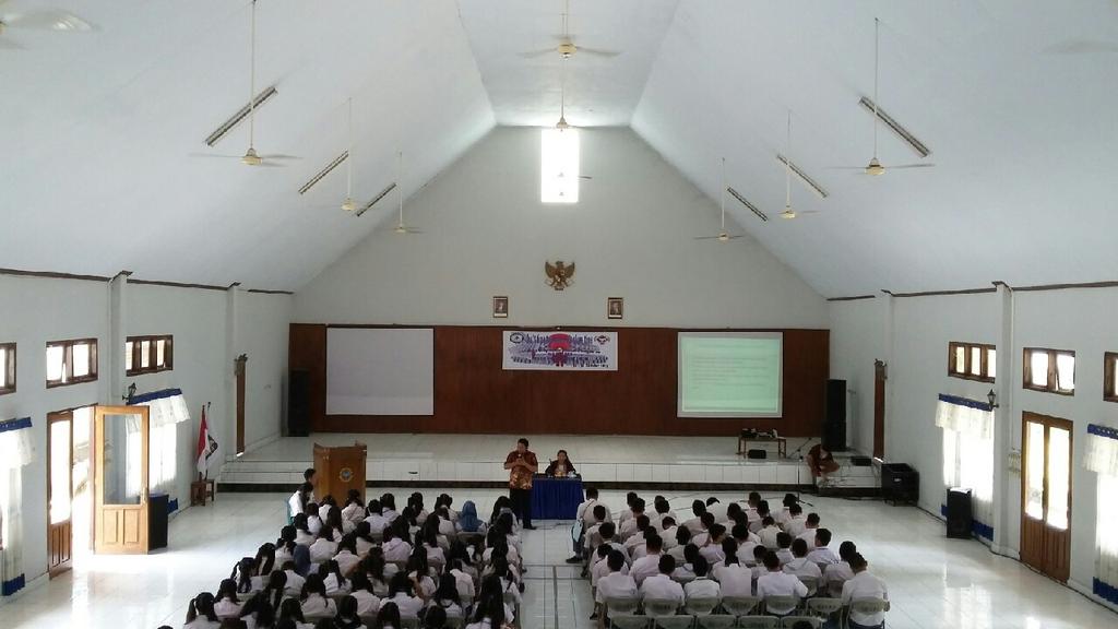 Hari pertama kegiatan Latihan Kepemimpinan MPK/OSIS(LKMO) Sman 9 Binsus Manado
