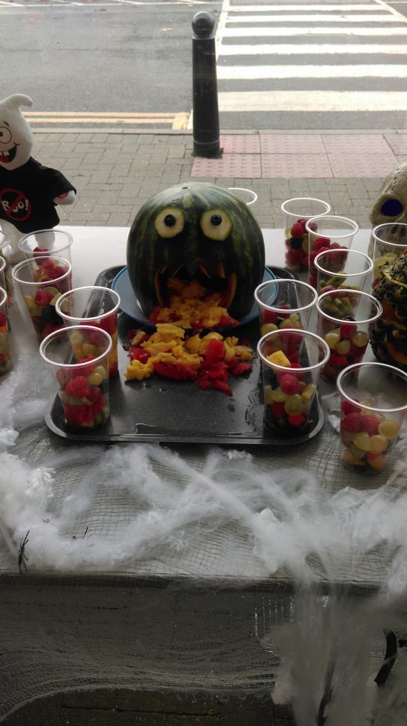One of our spooky fruit creations at front of store today <a href="/owentesco/">Owen</a> <a href="/2065barhill/">Tesco Extra Bar Hill</a>