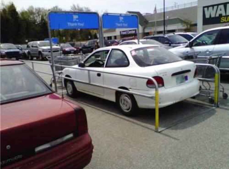 CaleDodds's tweet photo. Y'all tryna find parking at the #UGAvsUF game like... #CountryDeepTour https://t.co/cEXlFKrRst