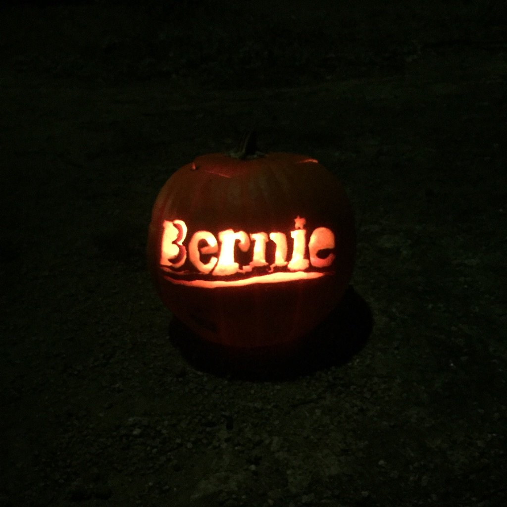 vansunder's tweet photo. Just found this Bernie Sanders jack o' lantern in a center divide of the Main Street in town. #itm https://t.co/UCtPBx5HDt