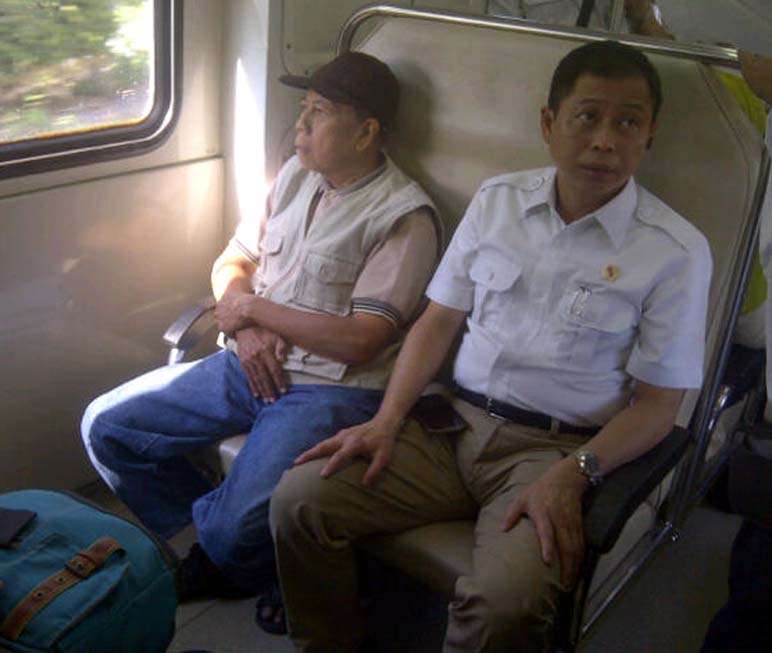 detikcom's tweet image. Canda Jonan: Bangun KA tak Bisa Cepat karena tak Ada Lagi Bandung Bondowoso de.tk/6mQHCL