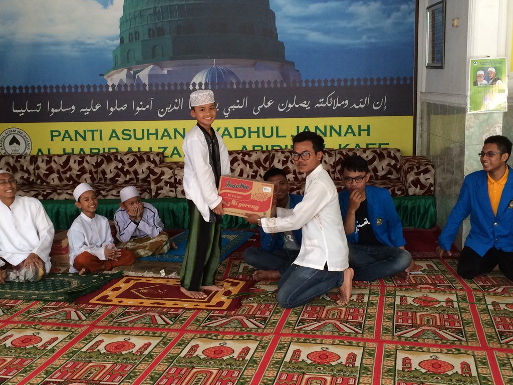 Kegiatan Bakti Sosial memperingati Hari Sumpah Pemuda 28okt'15, maju terus psikologi! cc: <a href="/BPMpsi_kmup/">BPM F.PSIKOLOGI KMUP</a> <a href="/psikologiup/">Fak. Psikologi UP</a>