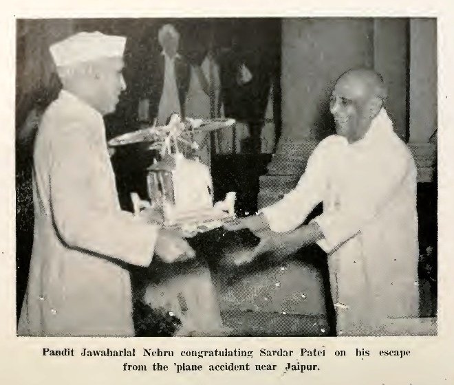 Nehru congratulating Sardar Patel on his escape from the Plane Accident near Jaipur. #RunForUnity #HbdSardarPatel