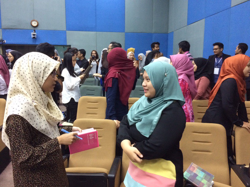 GearUpSeminar's tweet photo. "Mirror mirror on the wall" game 💎. Reflecting our personality https://t.co/fYPZJAXgpD