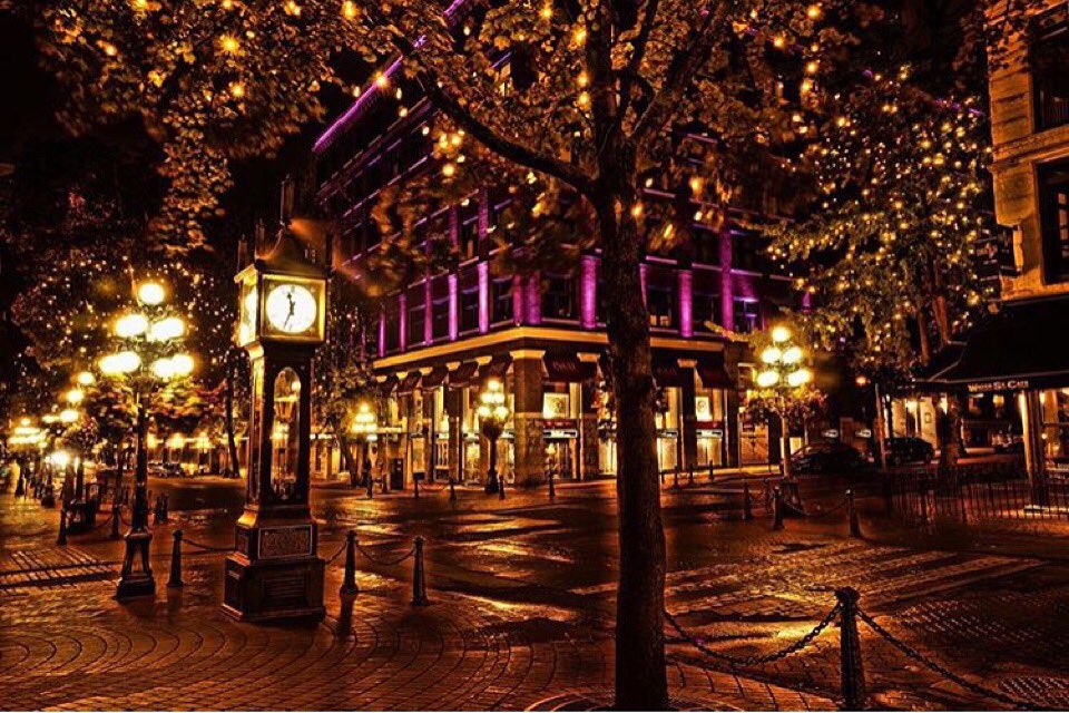 <a href="/bc_vancity/">Vancouver Canada</a>: Good night Vancouver 🎃👹👺💀👻👽🤖🎃
Author: david_an_85 instagram.com/p/9fZIJ2l-jE/