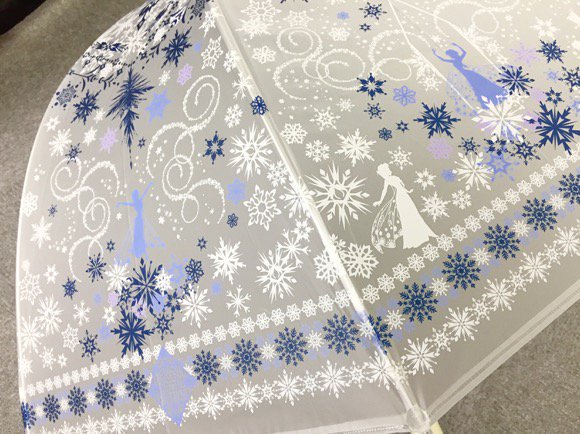 livedoornews's tweet photo. 500RT：【幻想的】アナ雪のビニール傘が可愛すぎる！セブン-イレブンで限定発売
https://t.co/tSuUbRRyOl

全3種類で、広げるとゴシック調の天井が広がっているかのよう。数量・地域ともに限定の商品なのでお見逃… https://t.co/YlqHi8PE9R