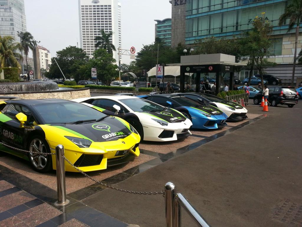 GrabID's tweet photo. Merapat ke #GrabSpeed di lobi selatan Plz Ind sekarang! Ikut Snap&amp;Win utk dptn hadiah free rides Lambo &amp; uang tunai https://t.co/LGJOeNK1uY