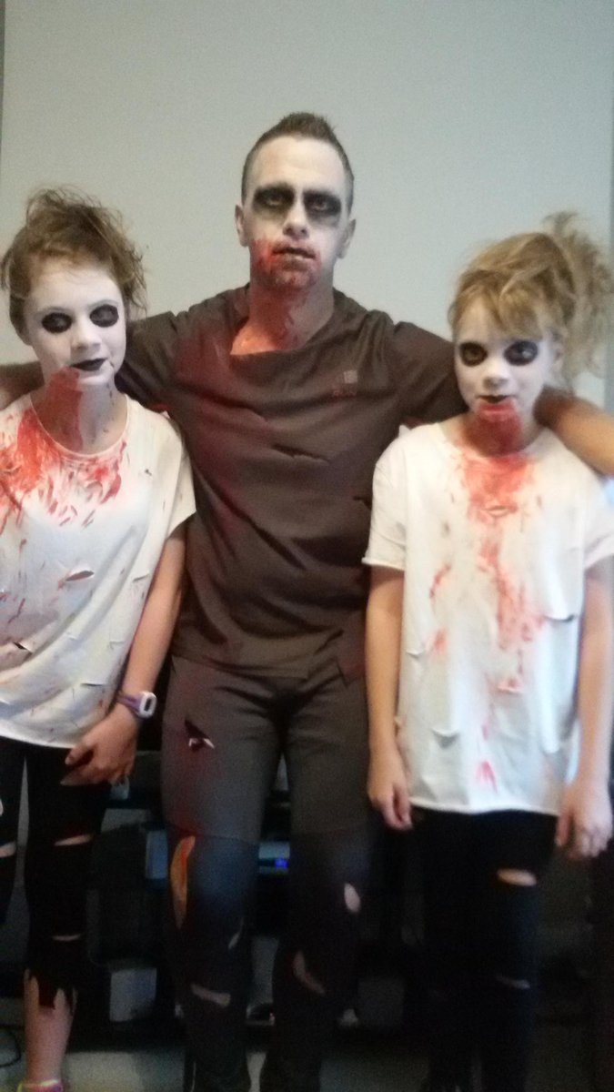 alison_dibb's tweet photo. @banburyparkrun @dibbler24 @DibbNaomi zombie runners 👻😱👻 https://t.co/VI9R2EJlyi