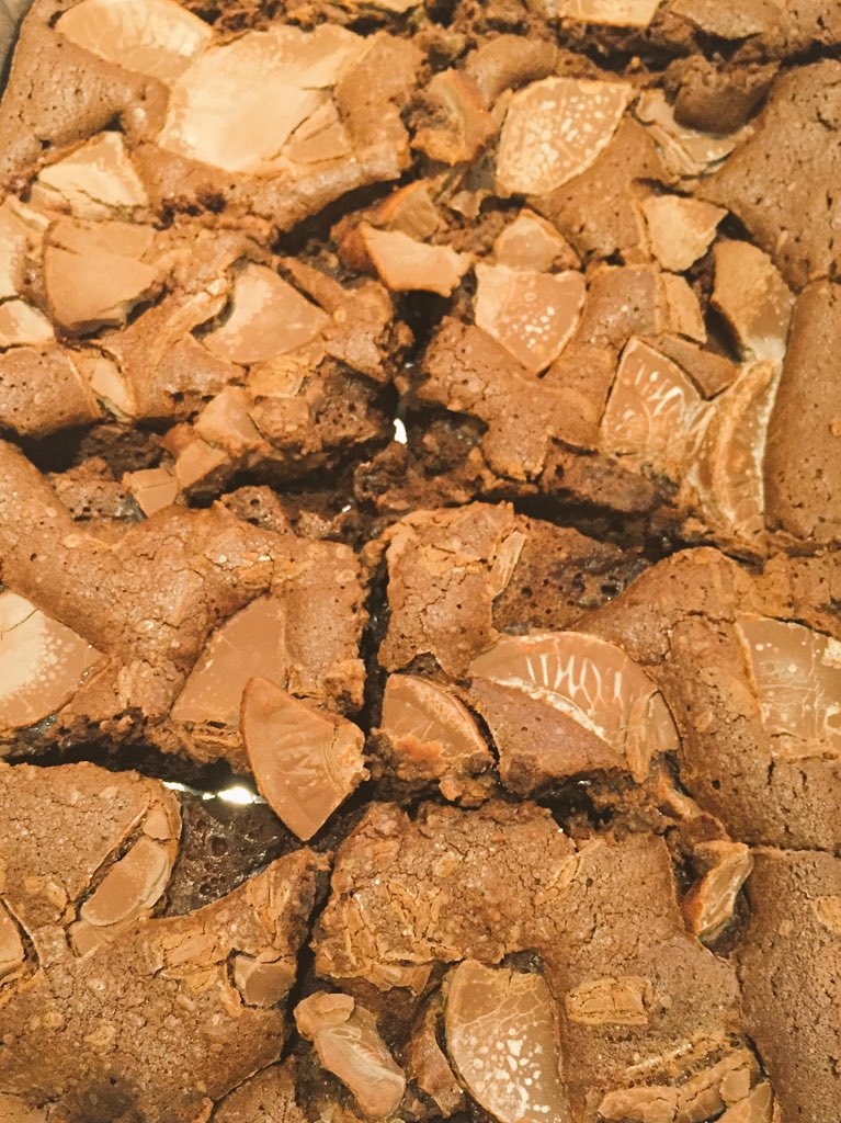 ComeGetStuffed's tweet photo. Gooey Chocolate Orange Brownies 👻🙌🏽 #getstuffed #halloween https://t.co/LwnufKPWTC
