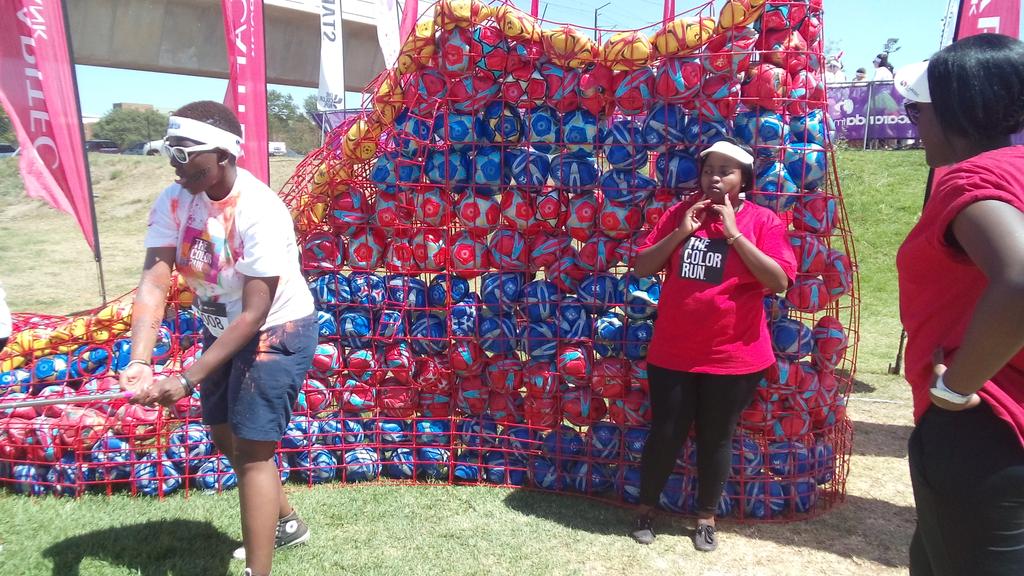 Ntshozi's tweet image. #CapitecColorRun