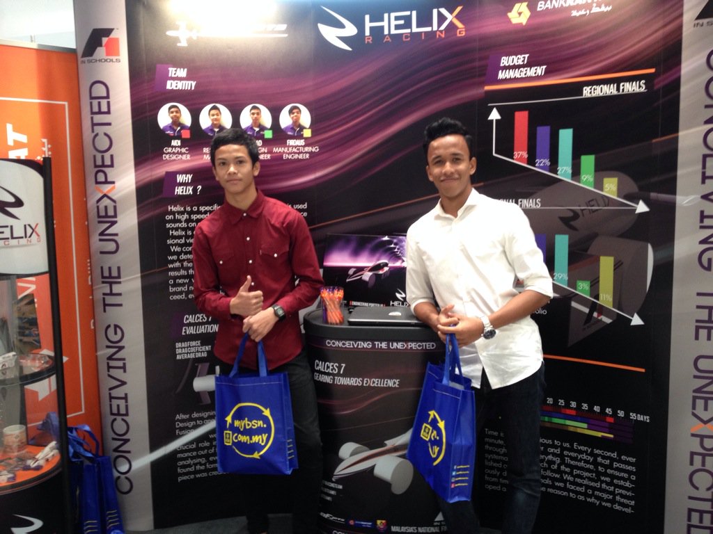 HelixteamF1's tweet photo. Thanks guys for coming to support us ! @adamadnan25 @zainalroslan15 https://t.co/JyUt4E8VRV