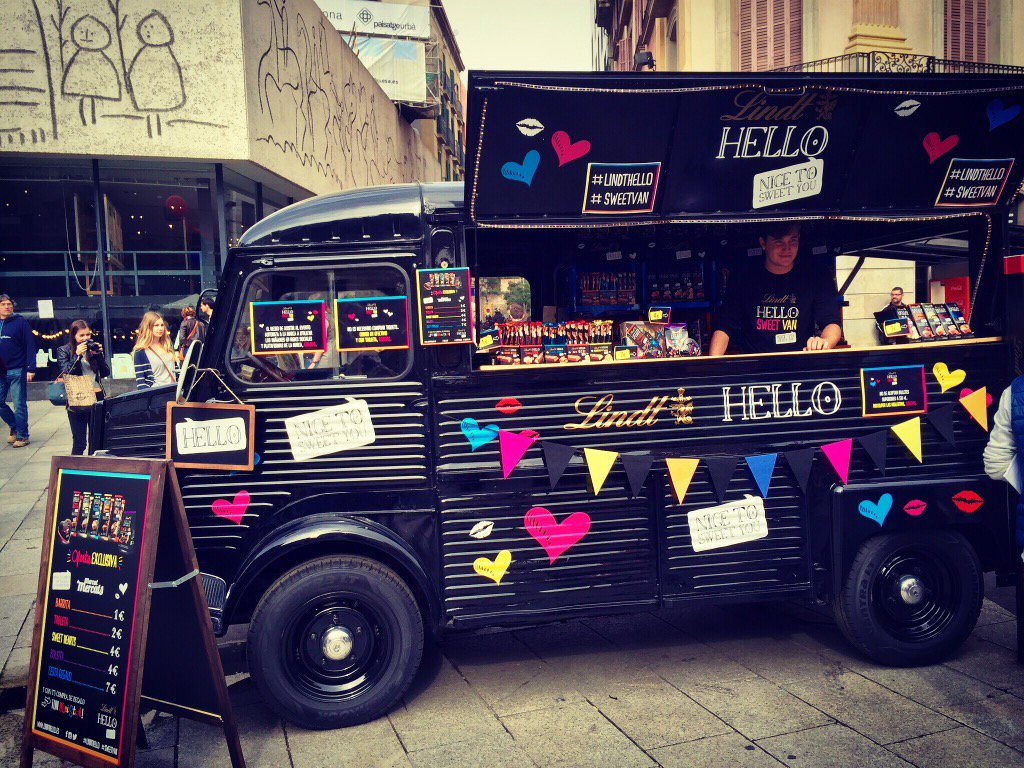 bellebarcelone's tweet photo. Have a sweet  #chocolate time! @Lindtespana #hellolindt https://t.co/jHGSvcHb43