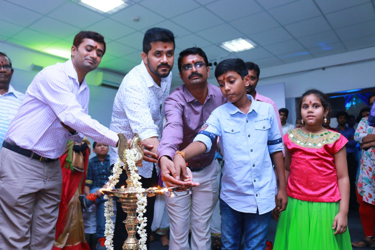 top10cinema's tweet photo. #Mayuram's Chennai Biggest Jewellery Party Inauguration Stills
https://t.co/4c5qUmOSqQ https://t.co/hfObW96N5n