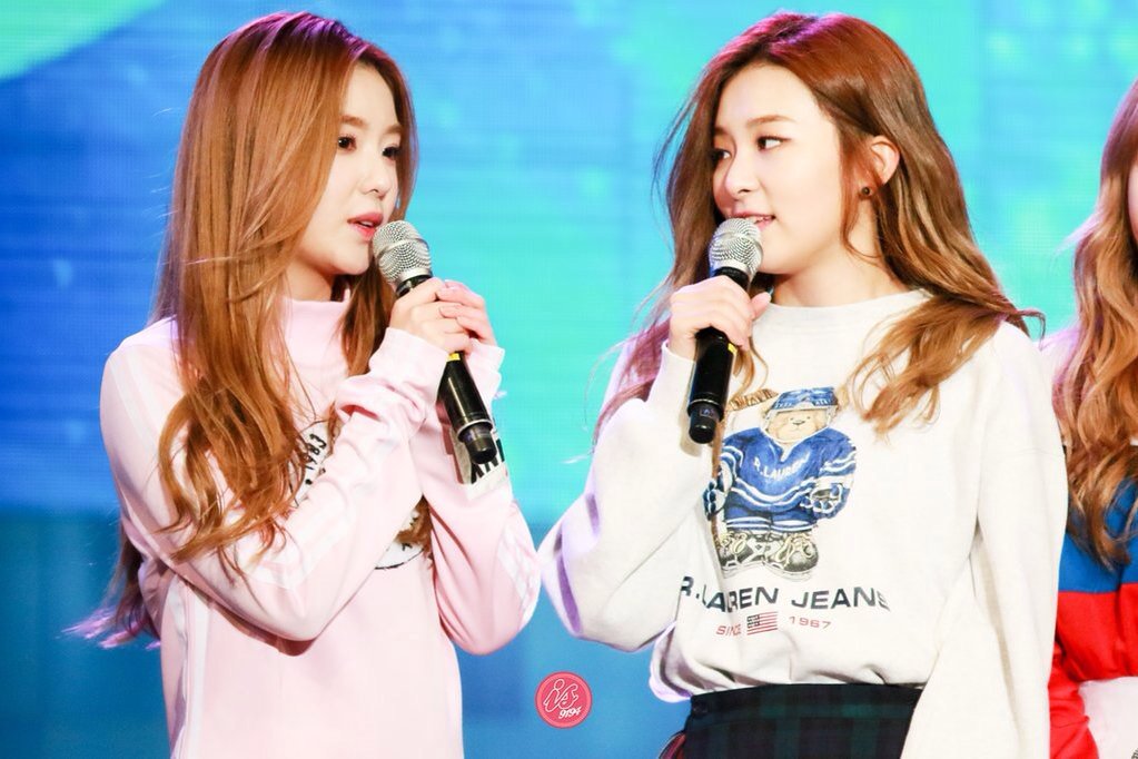 SeulgiUpdates's tweet photo. [HQ] 151028 RED VELVET #Seulgi #Irene @ Seoul Brand Proclamation Ceremony
cr: IS9194 https://t.co/4cPzBRLuoT