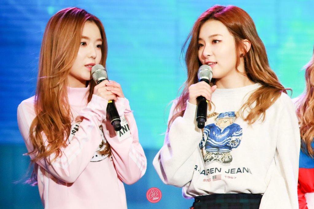 SeulgiUpdates's tweet photo. [HQ] 151028 RED VELVET #Seulgi #Irene @ Seoul Brand Proclamation Ceremony
cr: IS9194 https://t.co/4WAgHggOwY