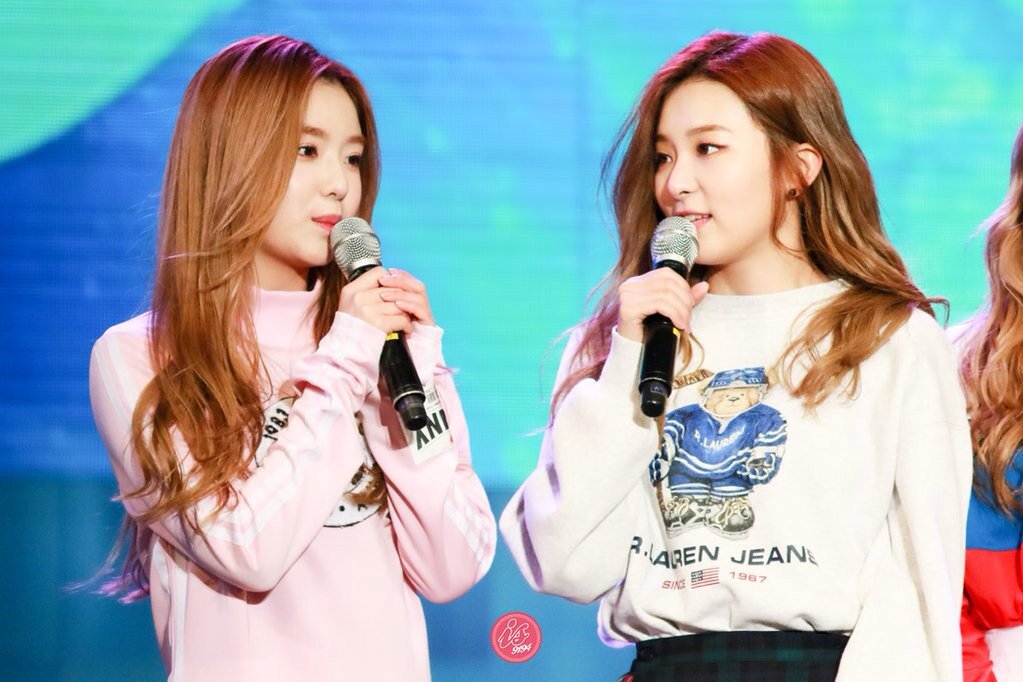 SeulgiUpdates's tweet photo. [HQ] 151028 RED VELVET #Seulgi #Irene @ Seoul Brand Proclamation Ceremony
cr: IS9194 https://t.co/4WAgHggOwY