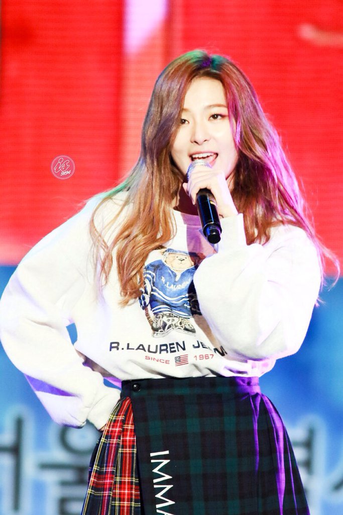 SeulgiUpdates's tweet photo. [HQ] 151028 RED VELVET #Seulgi  @ Seoul Brand Proclamation Ceremony
cr: IS9194 https://t.co/npOks5cQUN