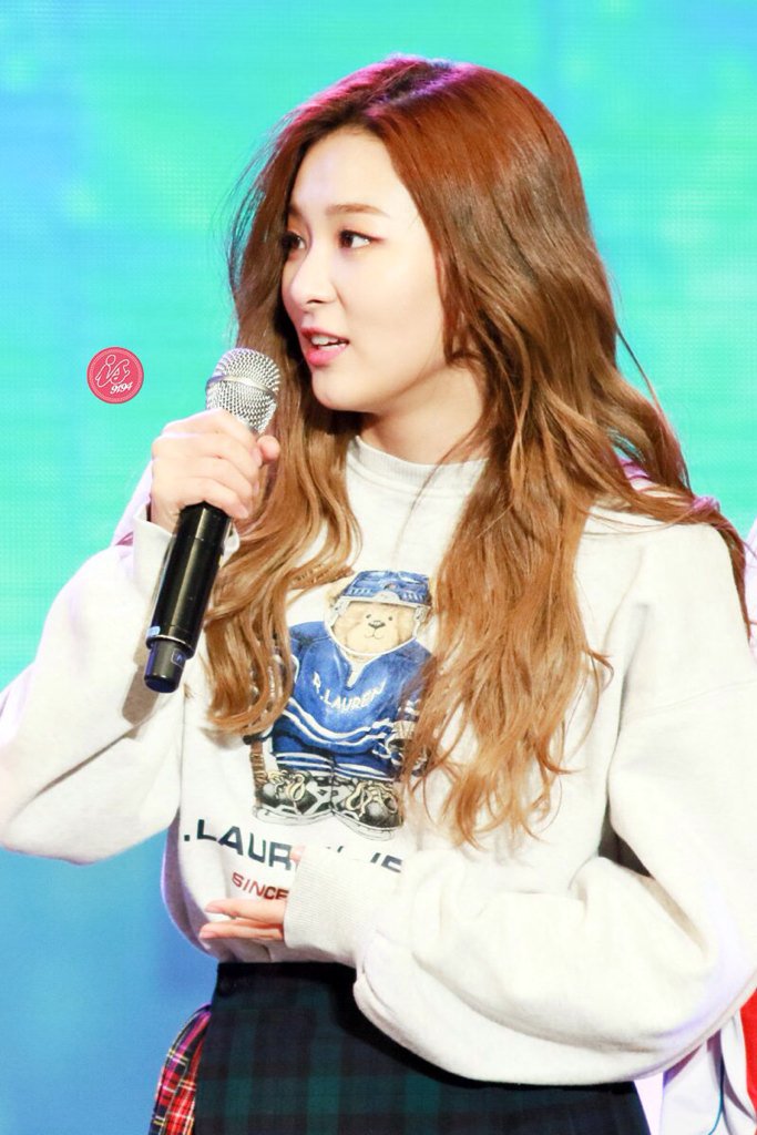 SeulgiUpdates's tweet photo. [HQ] 151028 RED VELVET #Seulgi  @ Seoul Brand Proclamation Ceremony
cr: IS9194 https://t.co/2RDp9Aq1NA