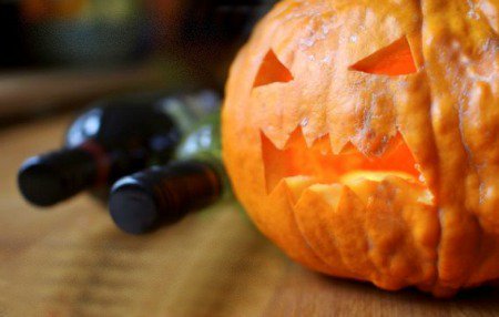 WineYum's tweet photo. #HappyHalloween Worldwide #Wine Fans!- Enjoy your bottle :-) https://t.co/O0KzS2clvE