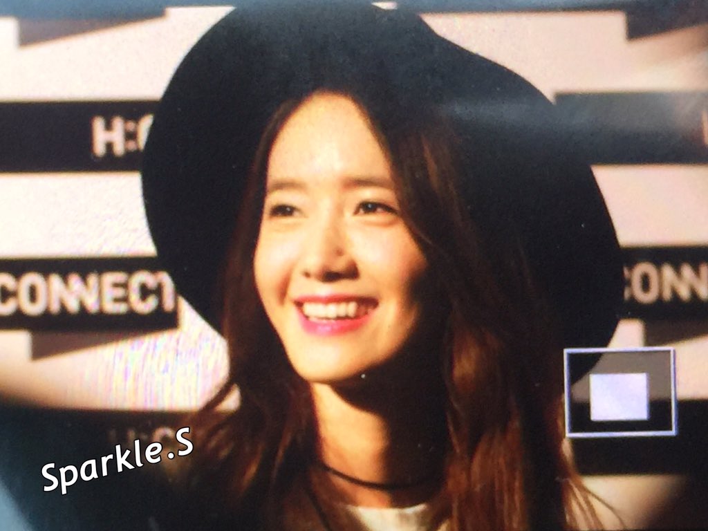 [PIC][31-10-2015]YoonA khởi hành đi Đài Loan để tham dự Fansign cho thương hiệu "H:CONNECT" vào sáng nay CSogCUjUcAAG763