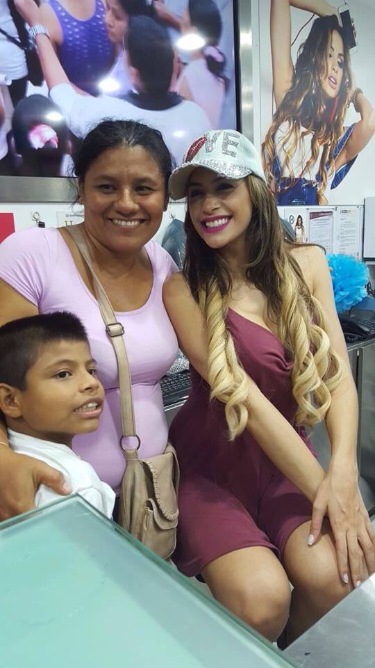 Hammerjeans's tweet photo. Firma de autógrafos en #HammerStore Iquitos encuéntranos en Próspero #865 https://t.co/OomZiblJQw