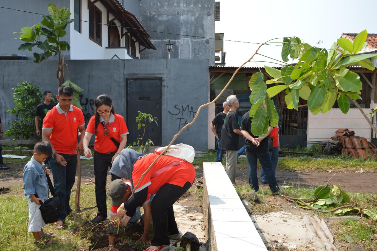 dwidvs's tweet image. Kolaborasi @BPLHKotaBogor &amp;amp;PT.Good Year dlm penanaman pohon&amp;amp; pelubangan resapan biopori @PemkotaBogor @KangEncep