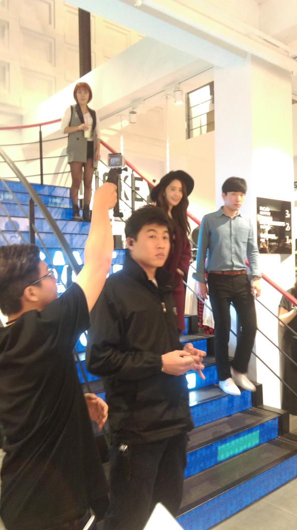 [PIC][31-10-2015]YoonA khởi hành đi Đài Loan để tham dự Fansign cho thương hiệu "H:CONNECT" vào sáng nay CSokQyVU8AA9QSl