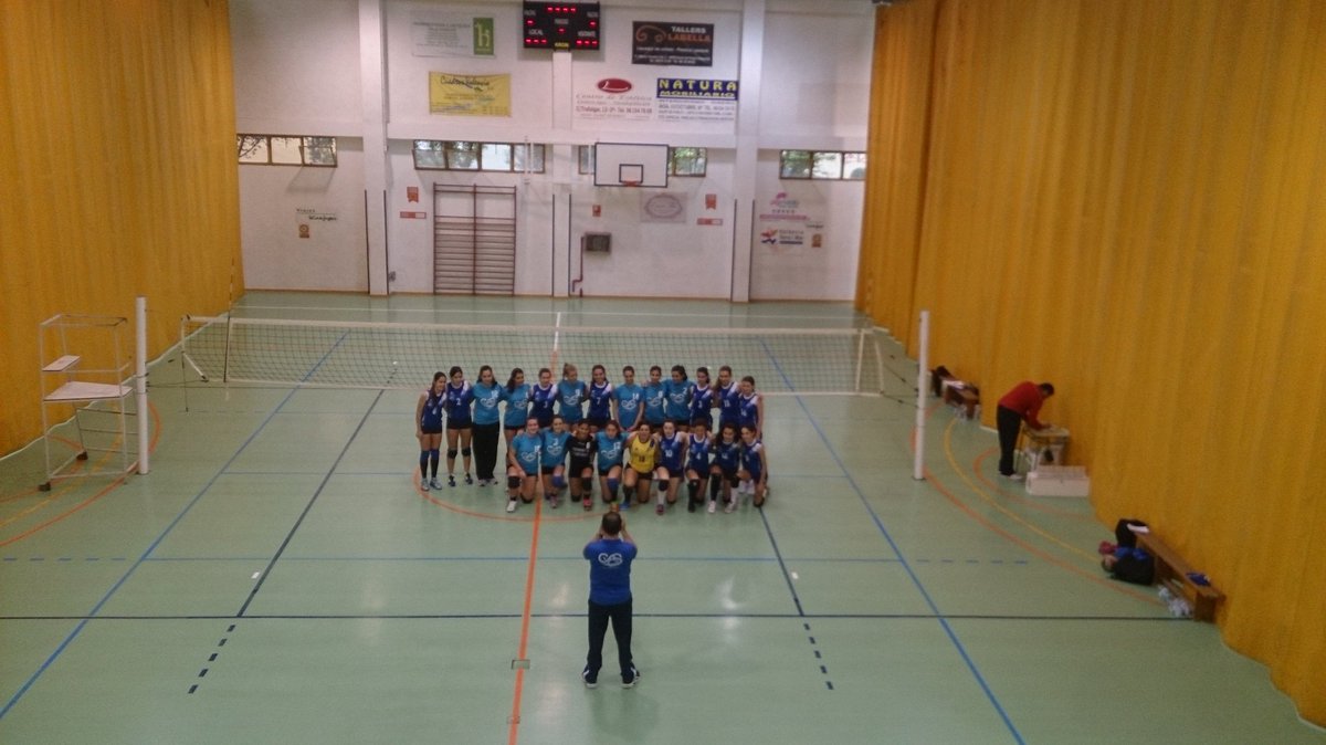 Todo listo para las Cadetes A de @Quarta_volei y <a href="/cvsedavi/">Club Voleibol Sedavi</a> gran partido y mejor ambiente #megustaelvoley