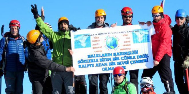 vantvhaber's tweet photo. Erciyes Dağı'ndan halkların kardeşliği mesajı
https://t.co/kn01z4aBm2 https://t.co/pHScq5590q