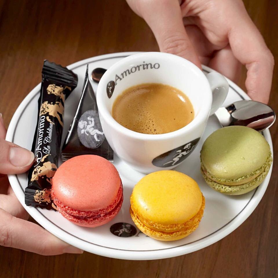 ladyvallver's tweet photo. ¿Te podrás resistir? 😋 #espresso #macarons #amorino #amorinogelato #tasteamorino https://t.co/99WtBOUPr9